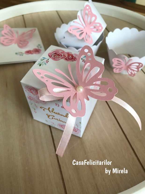 Cutie marturii botez decorata cu fluture