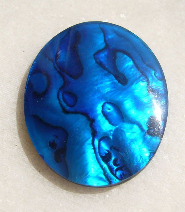 Cabochon din scoica paua abalone naturala acoperita cu un strat protector din rasina aprox 39.5x30.5x4 mm