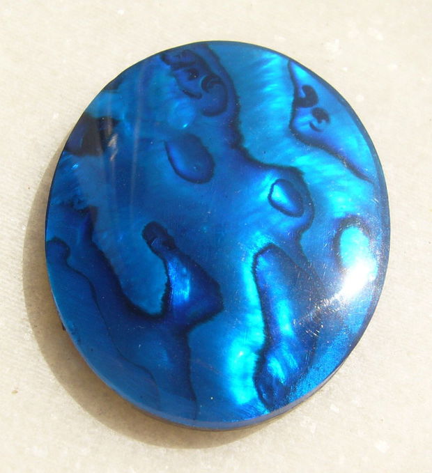 Cabochon din scoica paua abalone naturala acoperita cu un strat protector din rasina aprox 39.5x30.5x4 mm