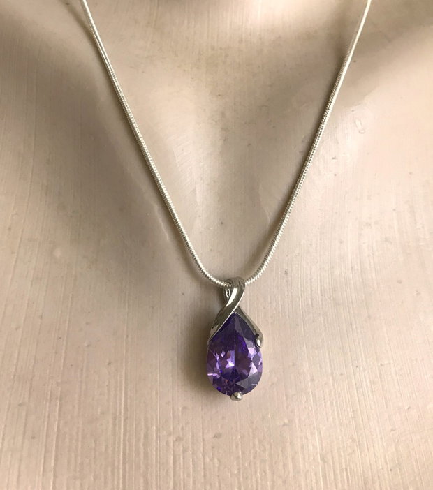 Colier cu cristal mov si lant de argint