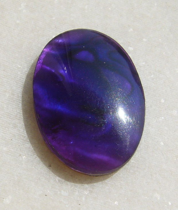 Cabochon din scoica paua abalone naturala acoperita cu un strat protector din rasina aprox 30x20x5 mm