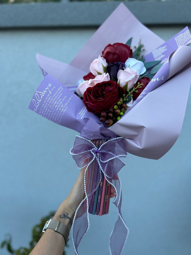 Buchet flori sapun scoala cu creioane colorate
