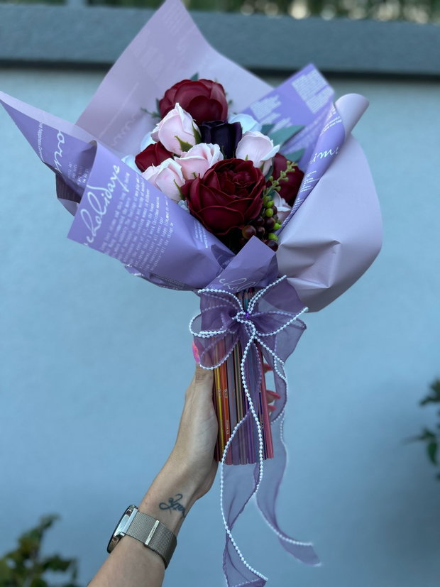 Buchet flori sapun scoala cu creioane colorate