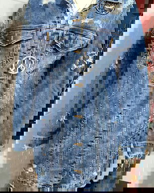 Geaca din jeans cu rupturi