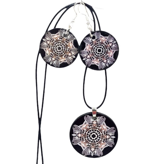 Set colier si cercei lemn, Mandala pearls 8