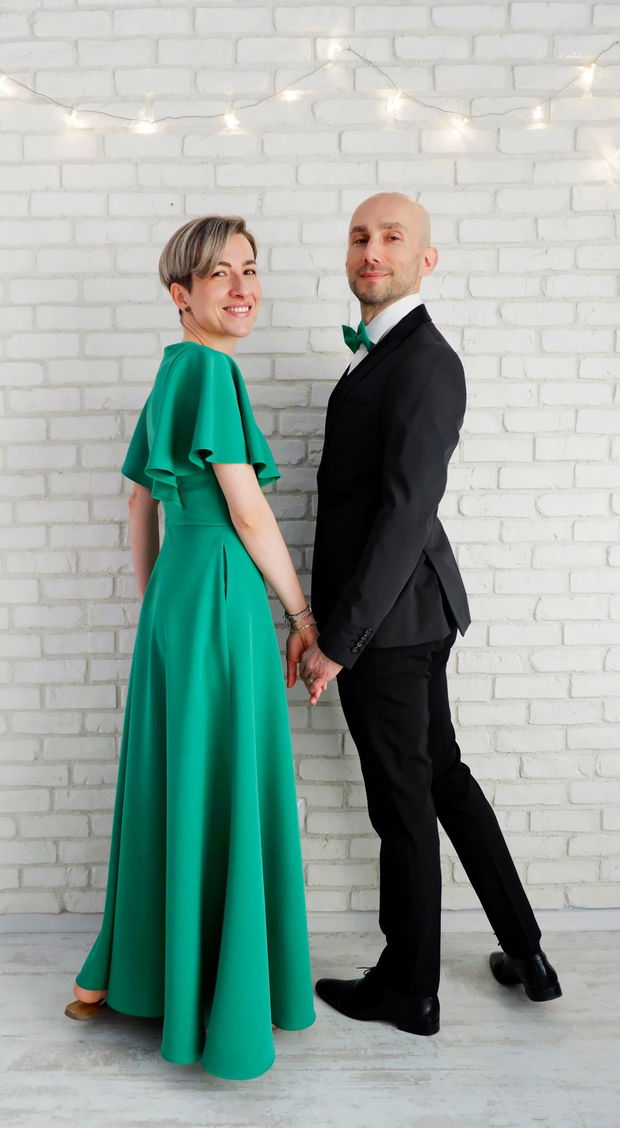 Rochie Lunga Eleganta Verde cu Volane pe Umeri