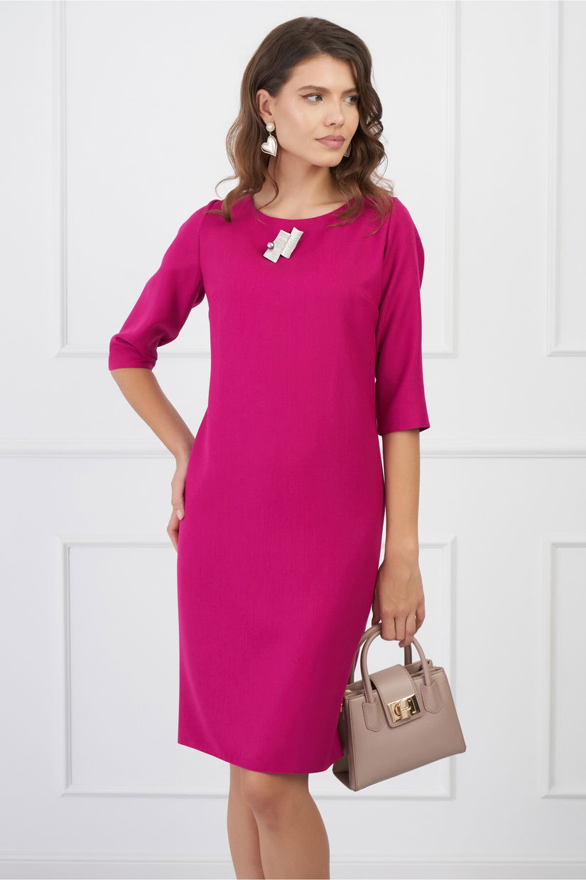 Rochie Doriana fucsia cu accesoriu la decolteu