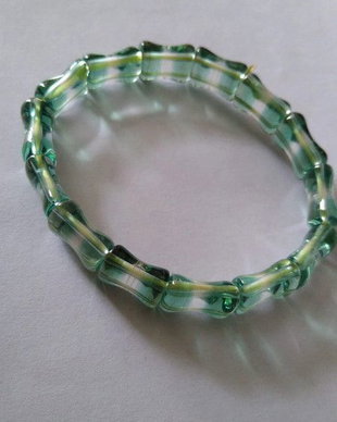 Bratara din sticla colorata cu verde