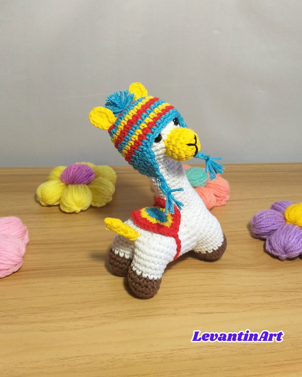 Dilia Lama/alpaca - jucarie handmade 20 cm. Figurina crosetata.