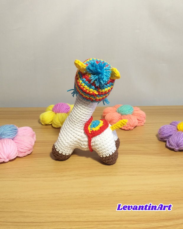 Dilia Lama/alpaca - jucarie handmade 20 cm. Figurina crosetata. LA COMANDA