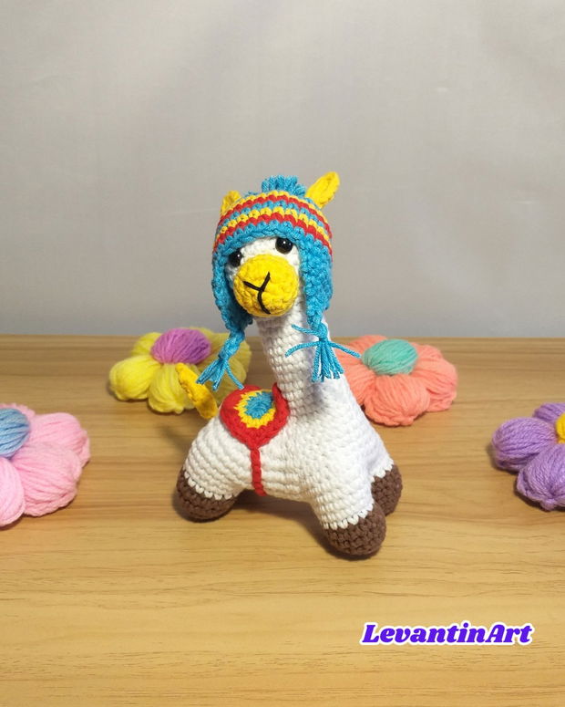 Dilia Lama/alpaca - jucarie handmade 20 cm. Figurina crosetata. LA COMANDA