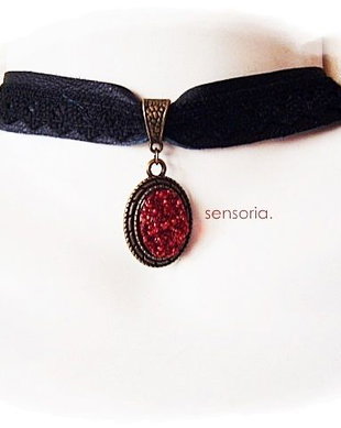 chocker cu medalion oval druzy rosu