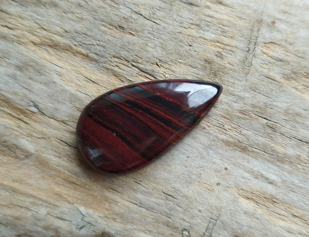 Cabochon ochi de tigru rosu, 28x15x6 mm