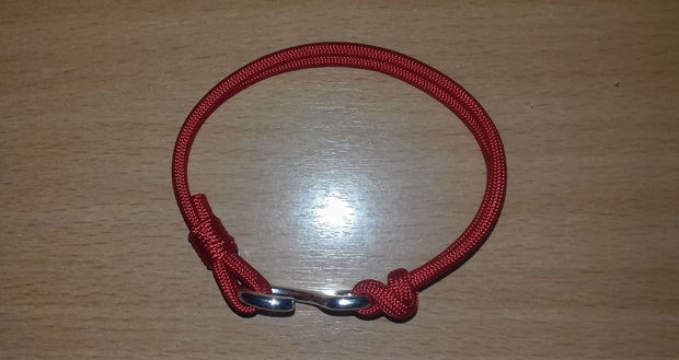 Brățară roșie reglabilă din paracord SUA cu închizătoare lock argintie