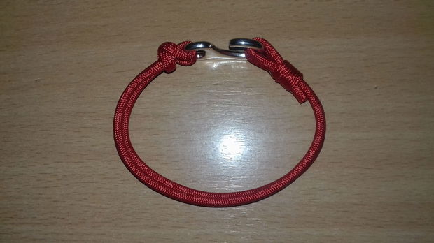 Brățară roșie reglabilă din paracord SUA cu închizătoare lock argintie