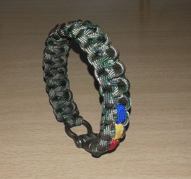 Brățară military tricolor din paracord SUA cu inel și închizătoare metalică bronz antichizat