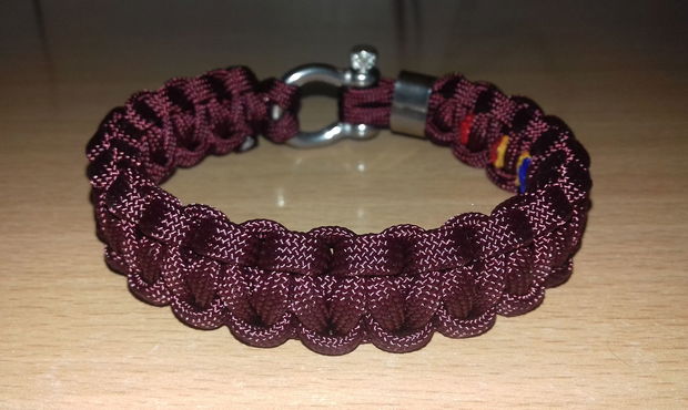 Brățară paracord maro cu tricolor cu inel și închizătoare cu cheiță din inox