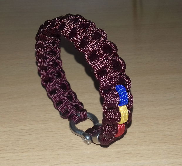 Brățară paracord maro cu tricolor cu inel și închizătoare cu cheiță din inox