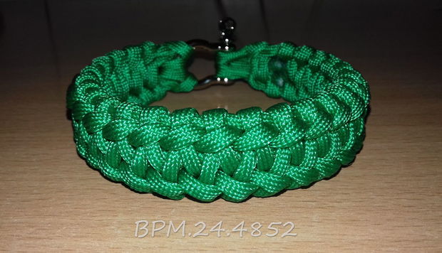 Brățară paracord verde Slovenia cu inel și închizătoare metalică