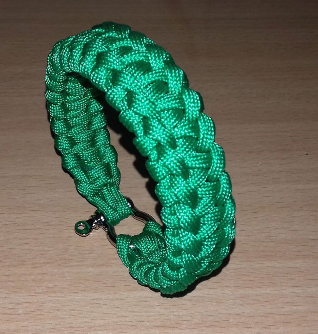 Brățară paracord verde Slovenia cu inel și închizătoare metalică