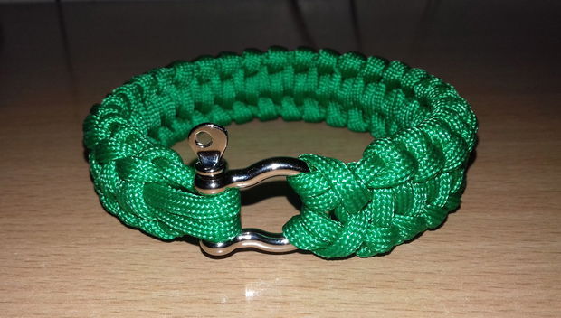 Brățară paracord verde Slovenia cu inel și închizătoare metalică