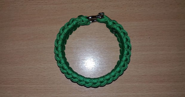 Brățară paracord verde Slovenia cu inel și închizătoare metalică