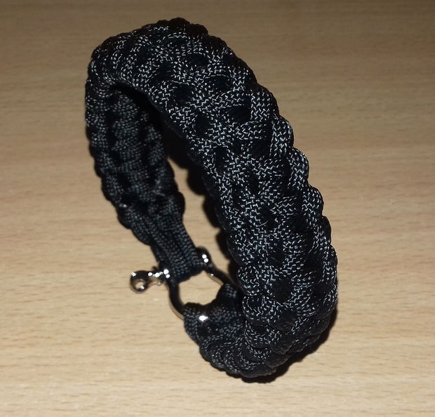 Brățară paracord neagră Slovenia cu inel și închizătoare metalică