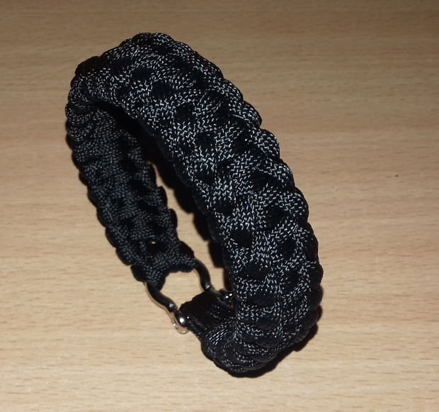 Brățară paracord neagră Slovenia cu inel și închizătoare metalică