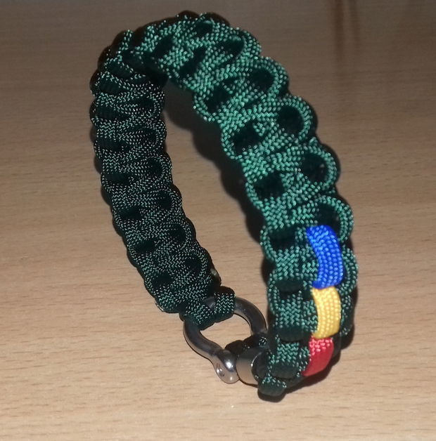 Brățară paracord verde pădurar și tricolor cu inel și închizătoare cu cheiță din inox