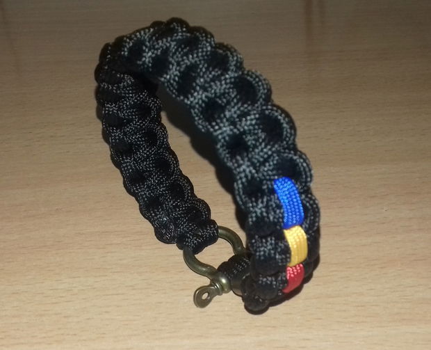 Brățară paracord neagră cu tricolor cu inel și închizătoare metalică bronz antichizat