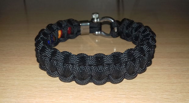 Brățară paracord neagră cu tricolor, inel și închizătoare cu cheiță din inox