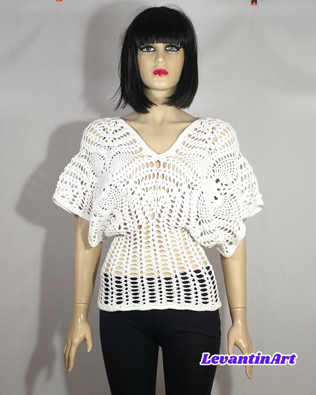 Bluza alba de vara. Bluza cu anchior adanc. Top dama handmade. Bluza dama crosetata