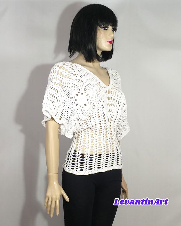 Bluza alba de vara. Bluza cu anchior adanc. Top dama handmade. Bluza dama crosetata