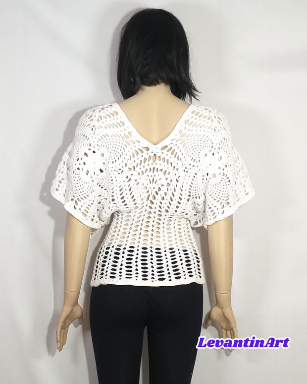 Bluza alba de vara. Bluza cu anchior adanc. Top dama handmade. Bluza dama crosetata