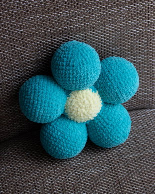 Pernuta decoratica crosetata - floare cu 5 petale rotunde