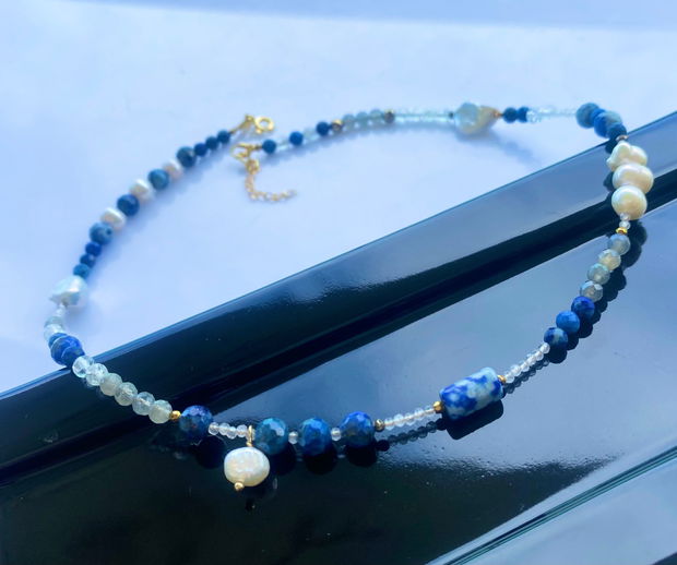 Colier cu lapis lazuli, labradorit, perle de cultura, cuart roz si hematit