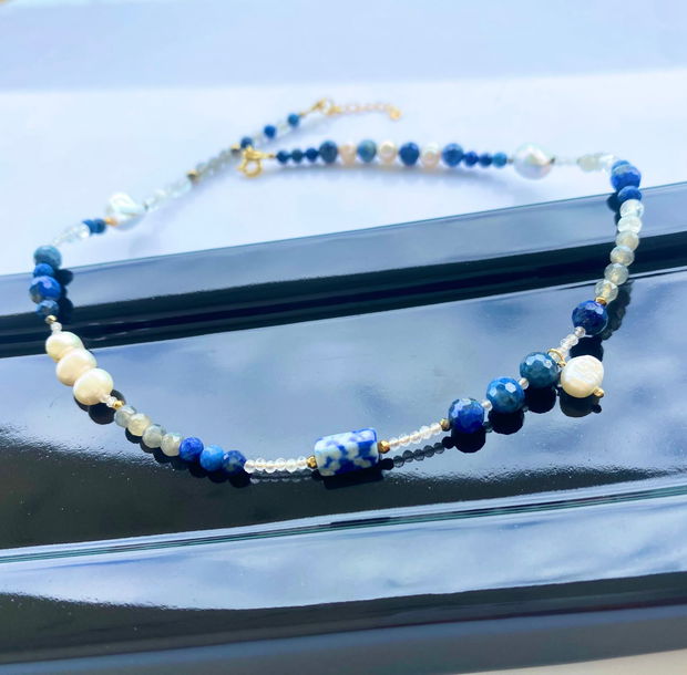 Colier cu lapis lazuli, labradorit, perle de cultura, cuart roz si hematit