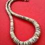 Colier CHOKER sidef alb / gri