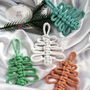 Ornament bradut din macrame