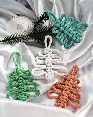 Ornament bradut din macrame