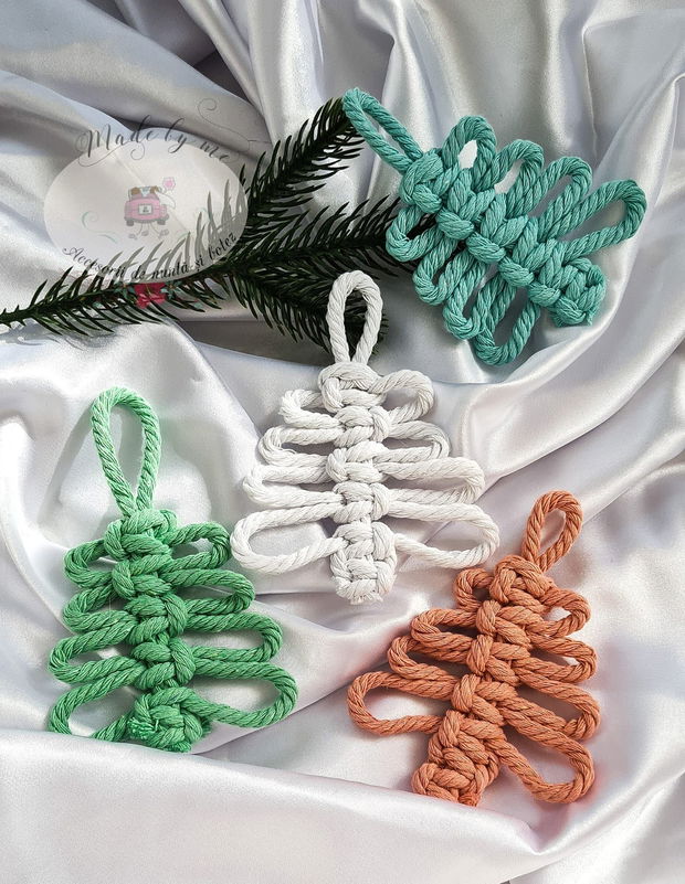 Ornament bradut din macrame