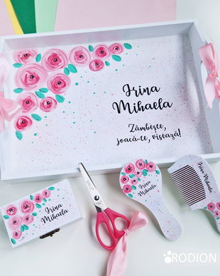 Tava turta trandafiri pictata manual personalizata cu nume, set prima aniversare