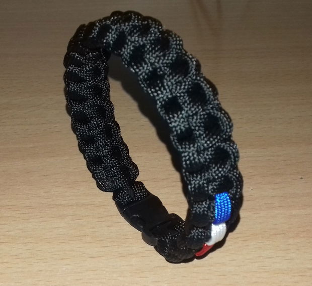 Brățară negru cu tricolor paracord cu închizătoare trident