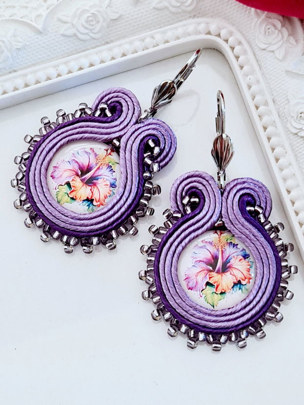 Cercei mov-lila, Cercei soutache