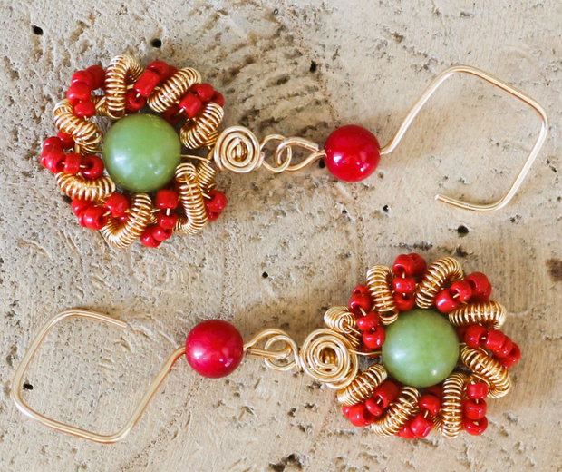 Cercei handmade cu sfere din coral si jad lemon