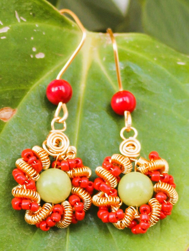 Cercei handmade cu sfere din coral si jad lemon