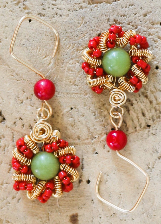 Cercei handmade cu sfere din coral si jad lemon
