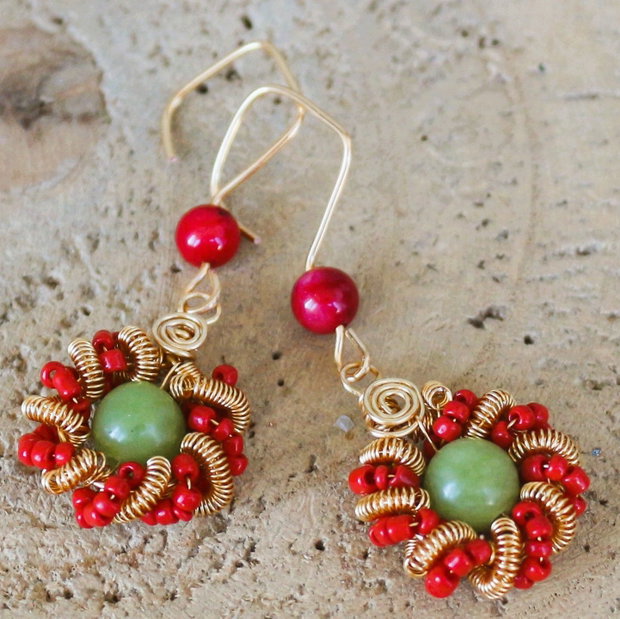 Cercei handmade cu sfere din coral si jad lemon