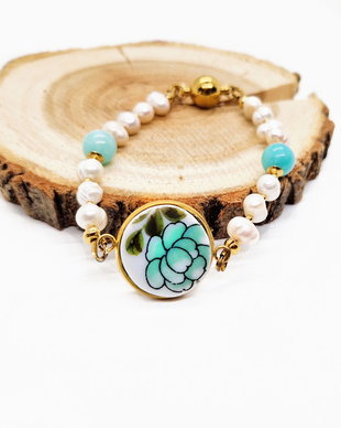 Bratara din inox auriu "Turquoise flower" cu fragment de portelan, jad si perle naturale