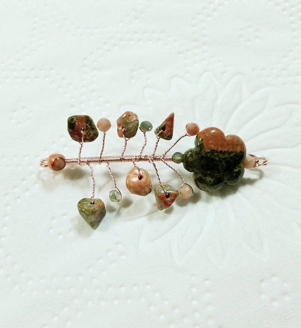 Broșă floare unakit, rodocrozit, agate și cupru roz